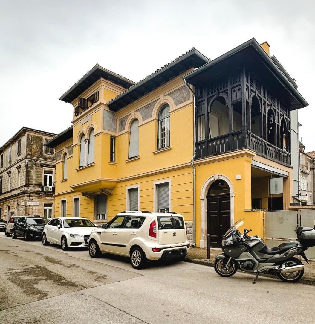 Lavender - City Room With Free Parking Pula Exterior foto