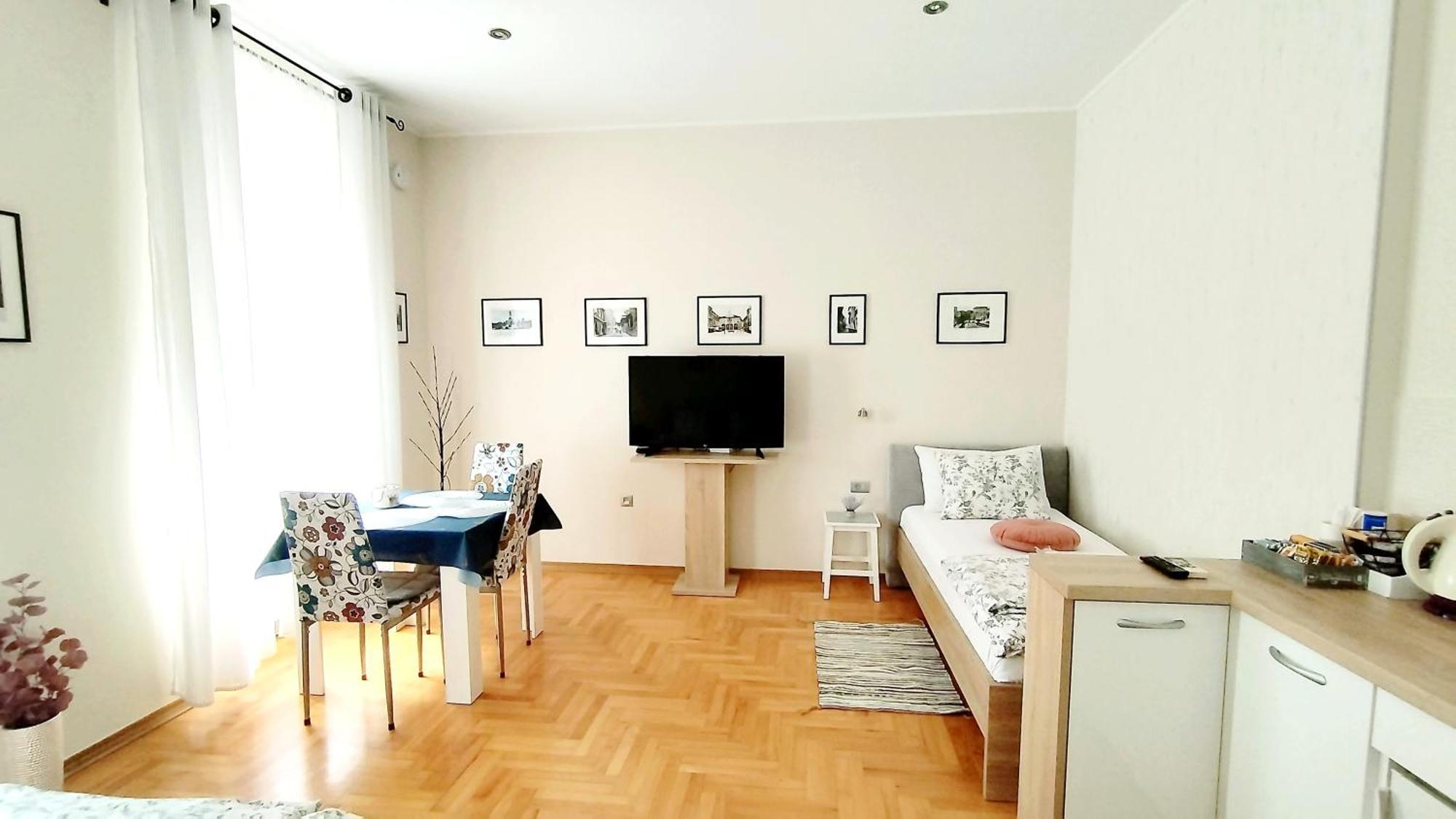 Lavender - City Room With Free Parking Pula Exterior foto